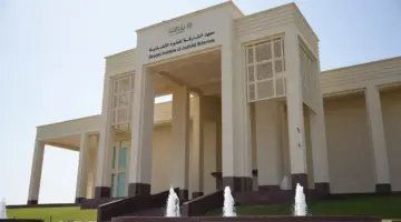 معهد الشارقة للعلوم القضائية يعقد محاضرة عن جرائم نشر الشائعات.